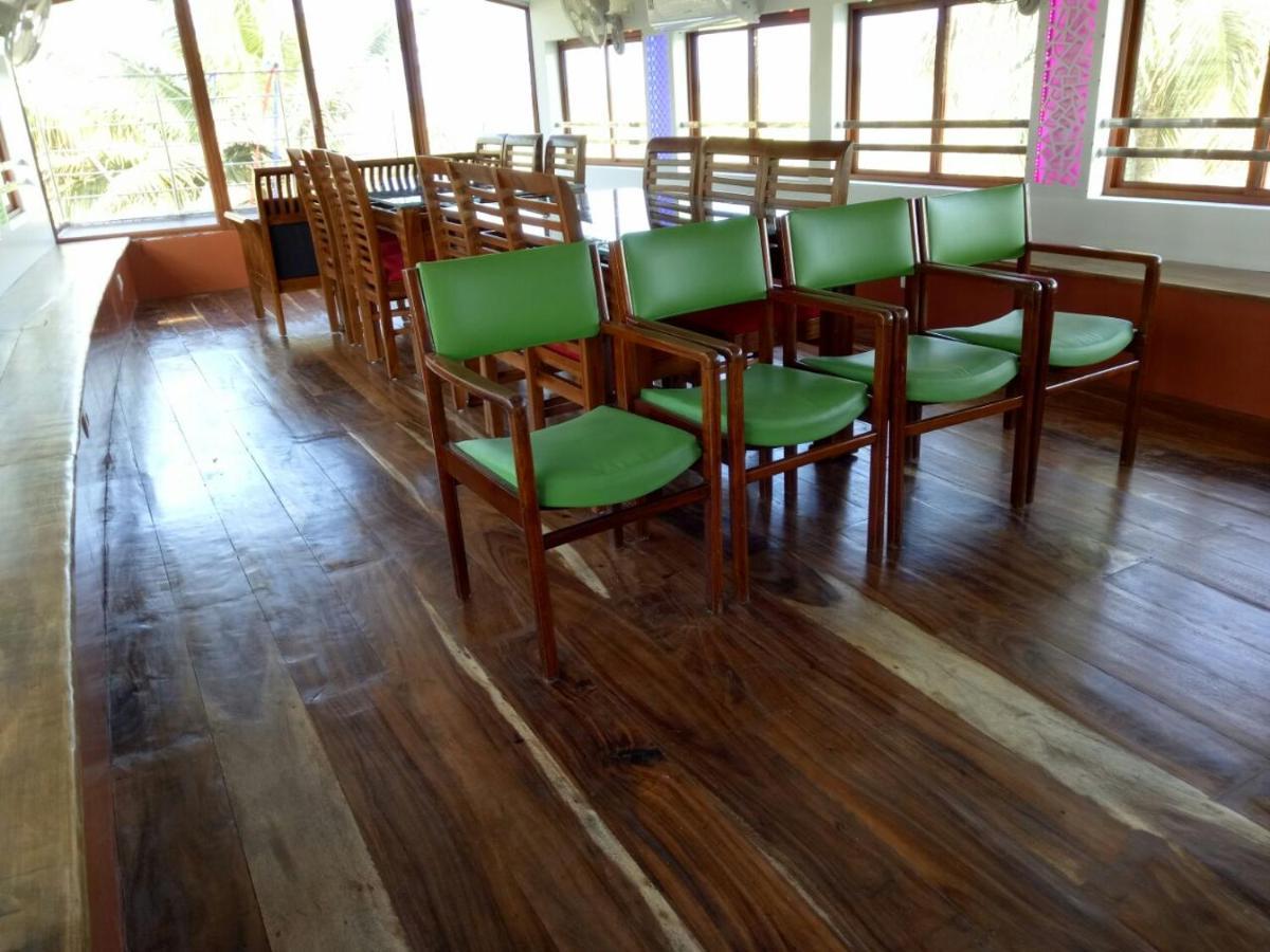 Marari Houseboat Hotel Марарикулам Екстериор снимка