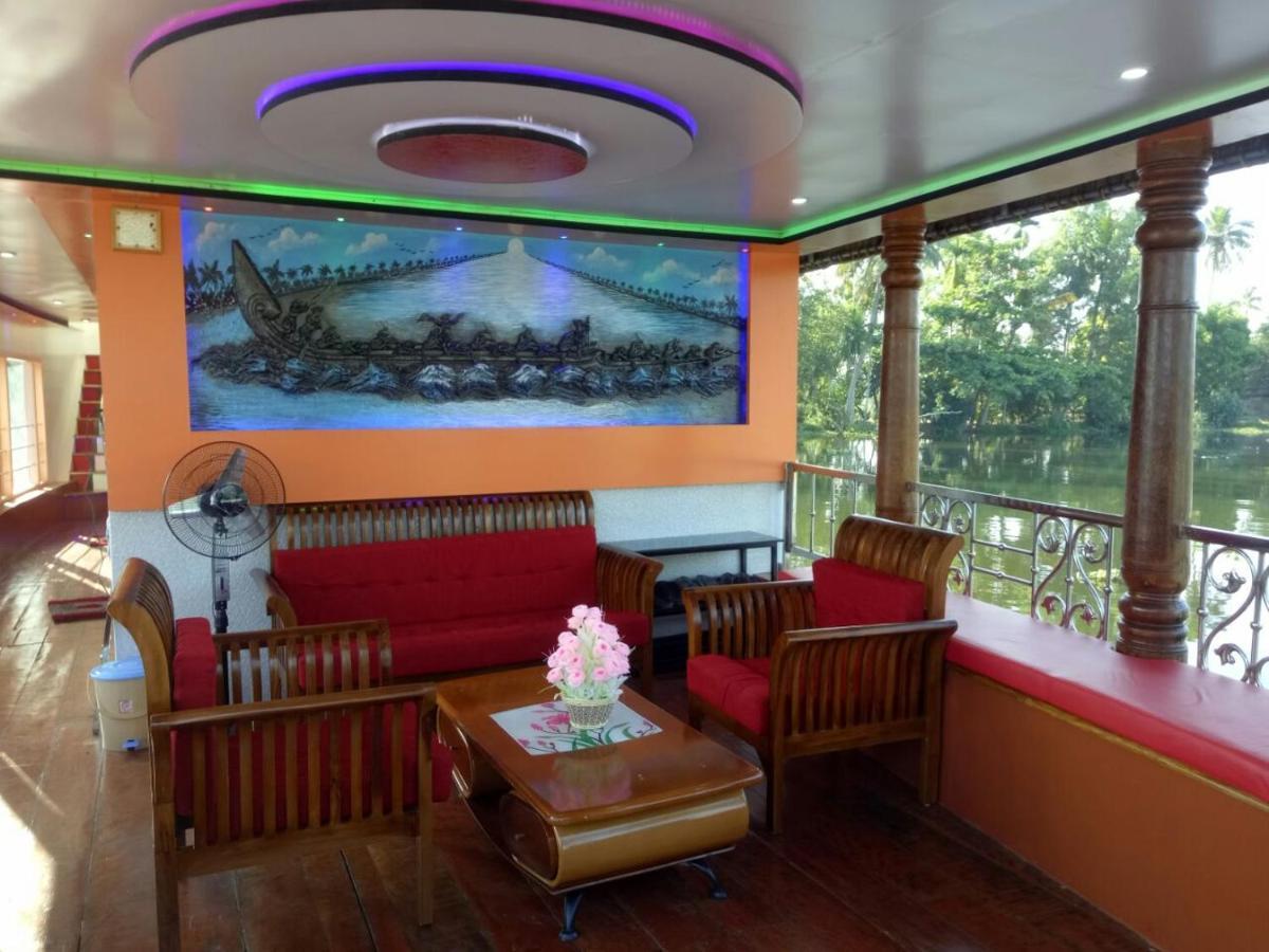 Marari Houseboat Hotel Марарикулам Екстериор снимка