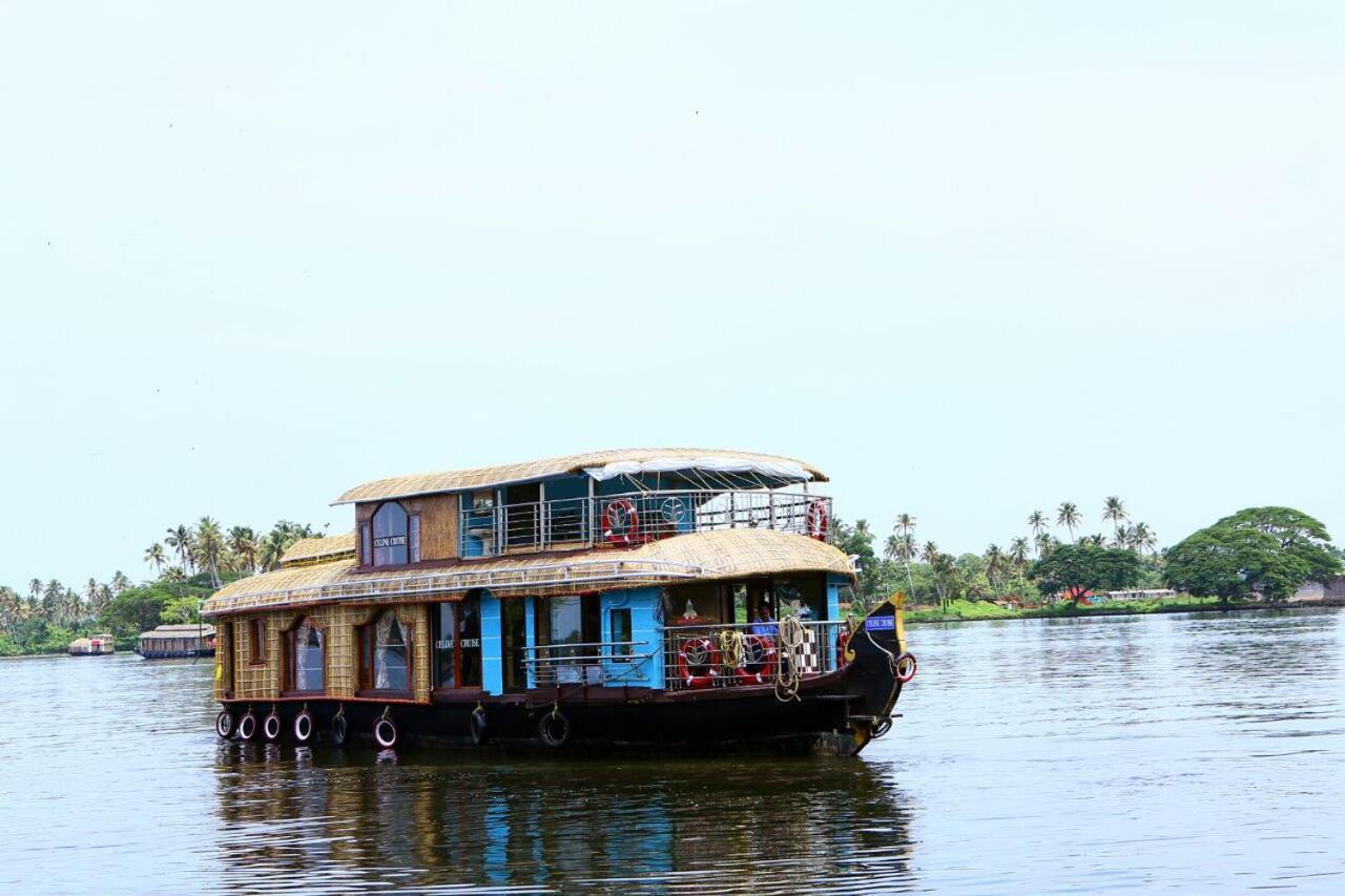 Marari Houseboat Hotel Марарикулам Екстериор снимка