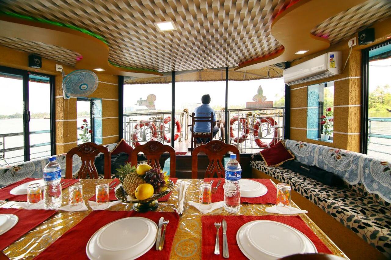 Marari Houseboat Hotel Марарикулам Екстериор снимка