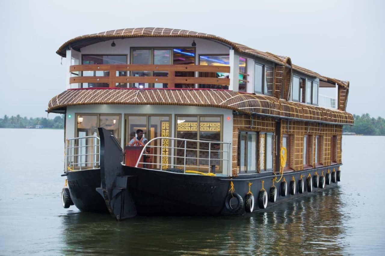 Marari Houseboat Hotel Марарикулам Екстериор снимка
