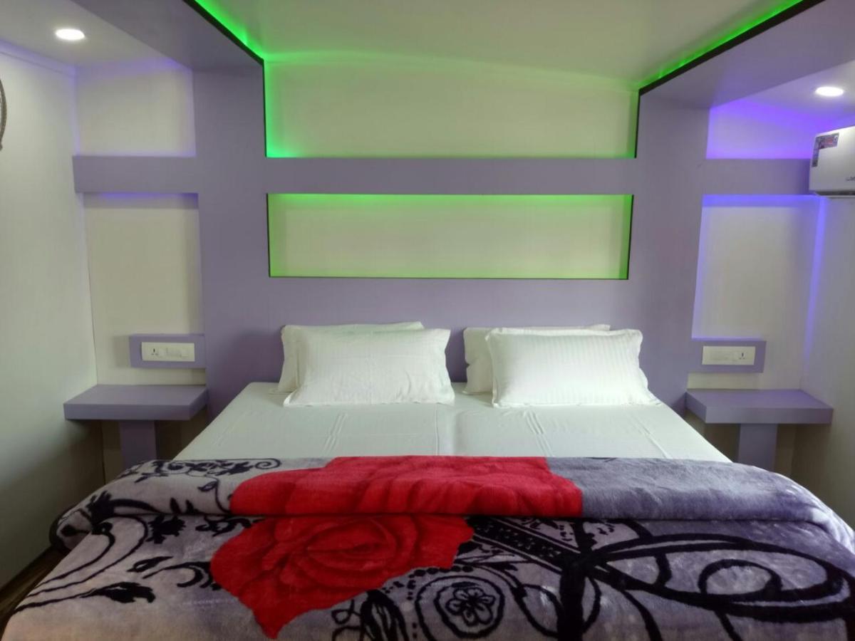 Marari Houseboat Hotel Марарикулам Екстериор снимка