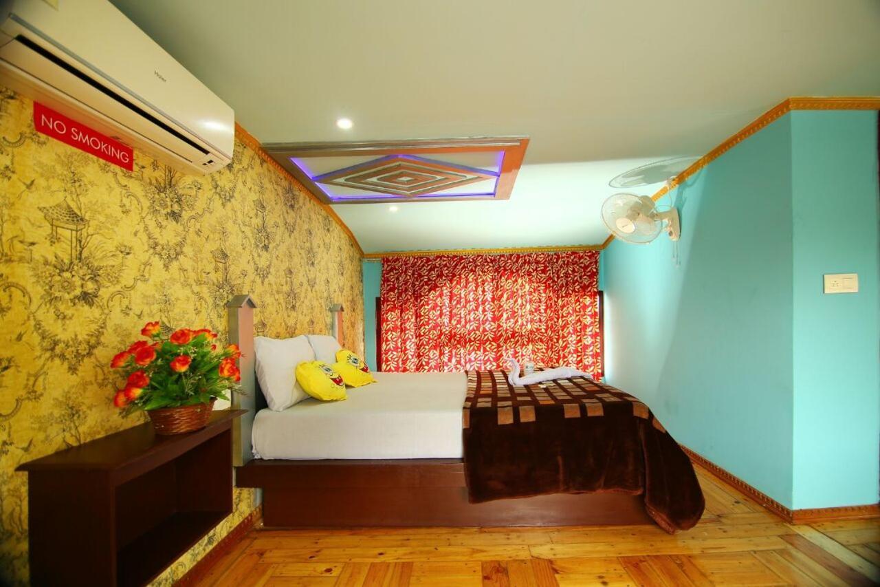 Marari Houseboat Hotel Марарикулам Екстериор снимка