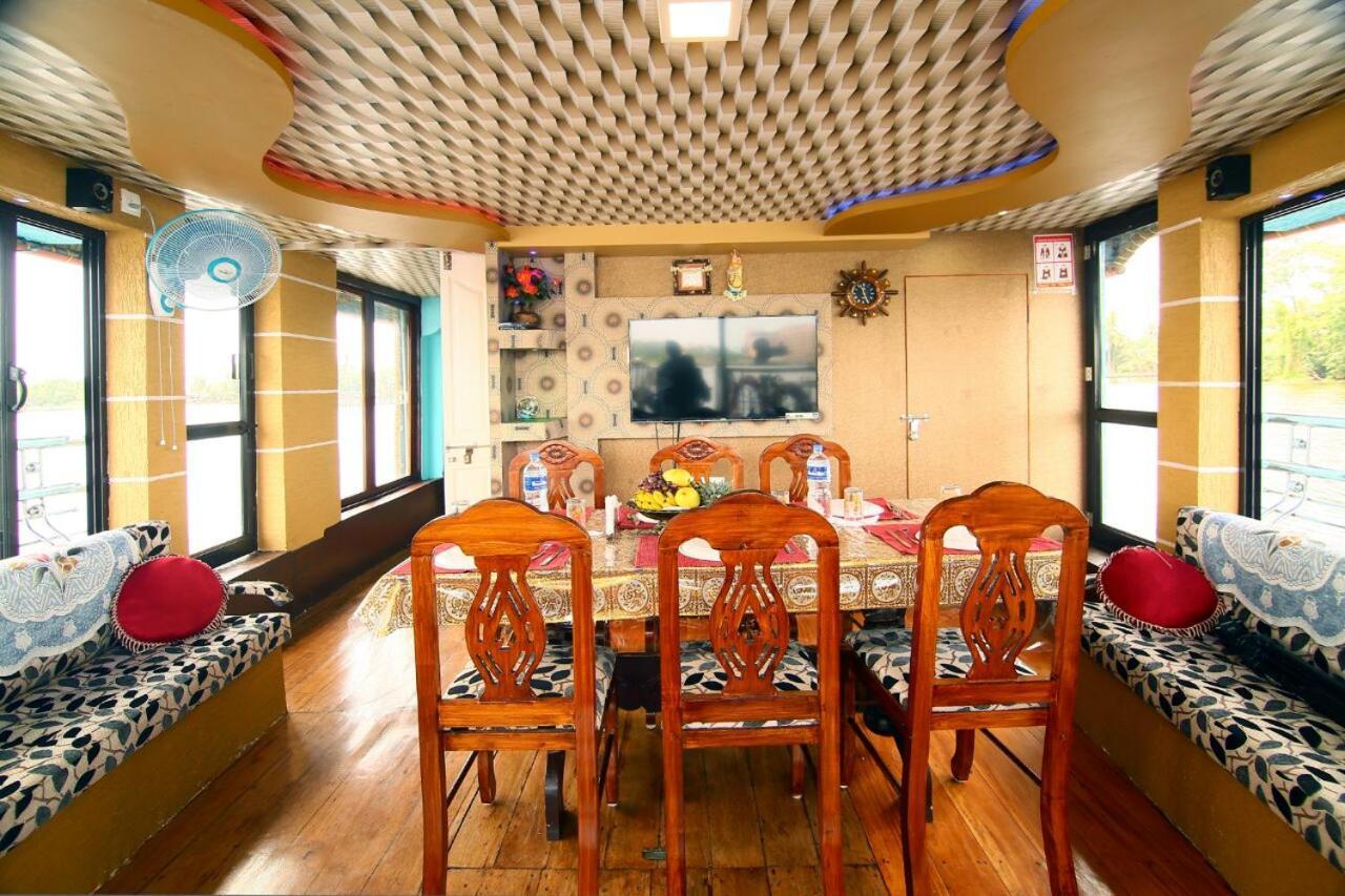 Marari Houseboat Hotel Марарикулам Екстериор снимка
