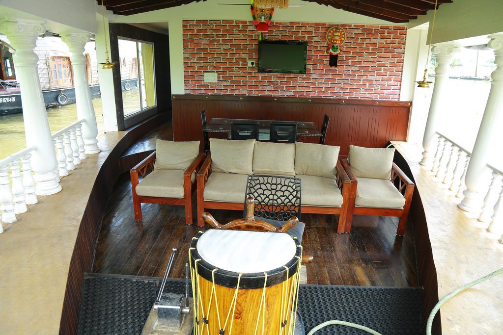 Marari Houseboat Hotel Марарикулам Стая снимка