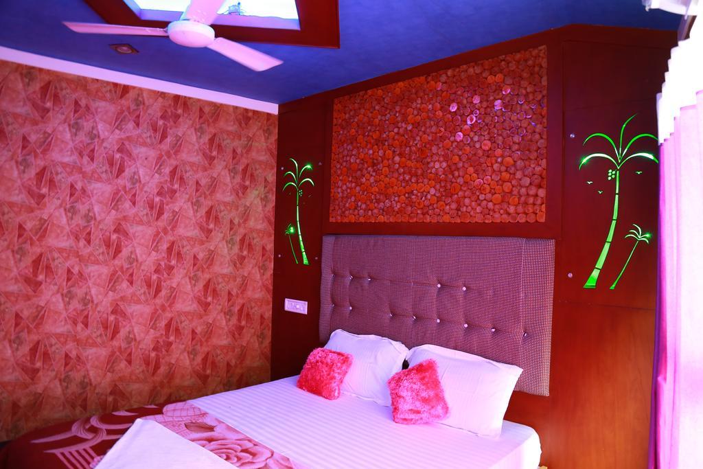 Marari Houseboat Hotel Марарикулам Стая снимка