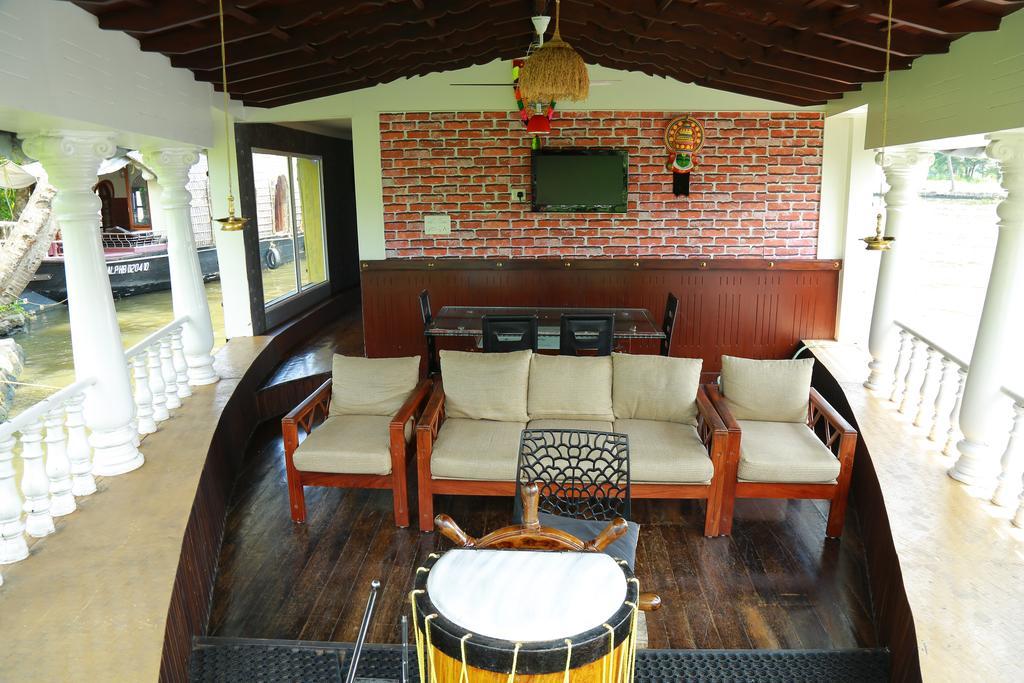 Marari Houseboat Hotel Марарикулам Екстериор снимка