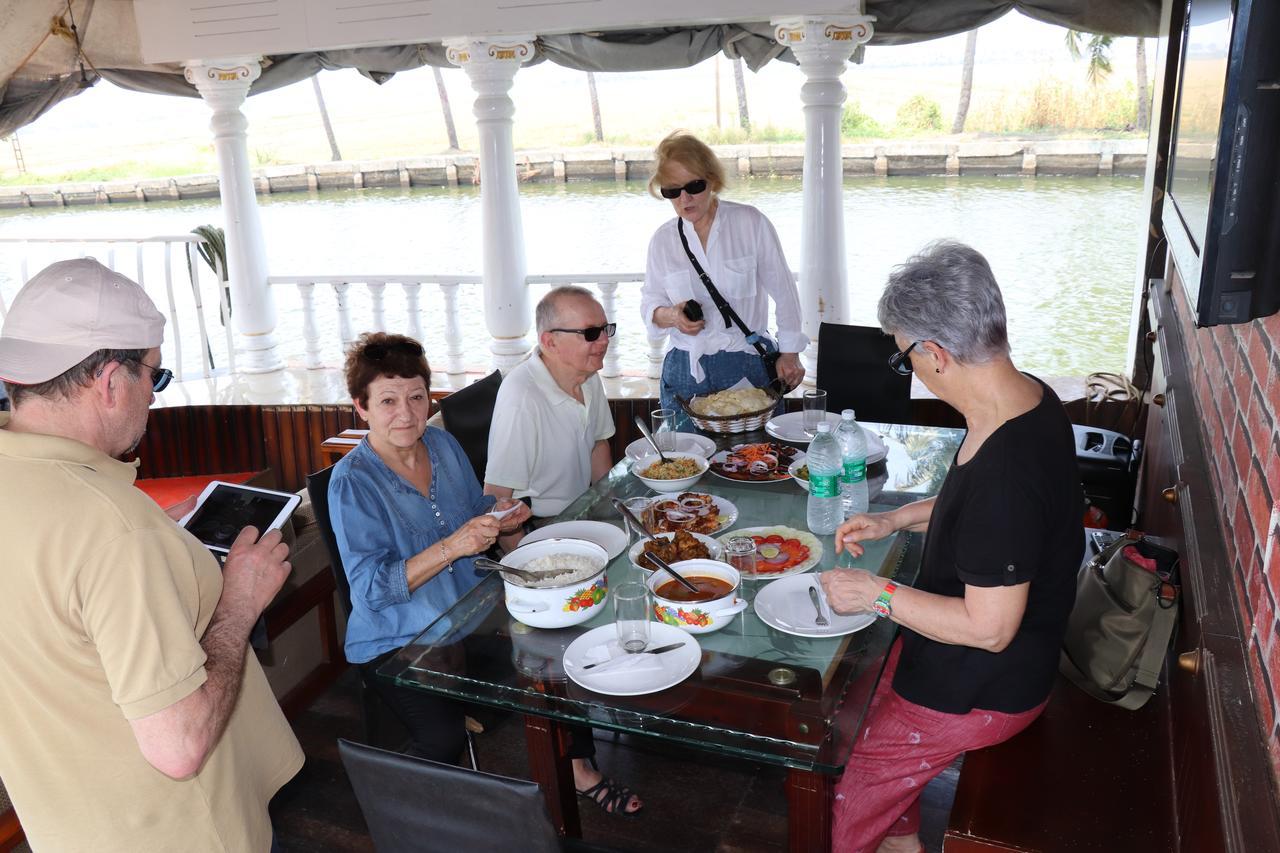 Marari Houseboat Hotel Марарикулам Екстериор снимка